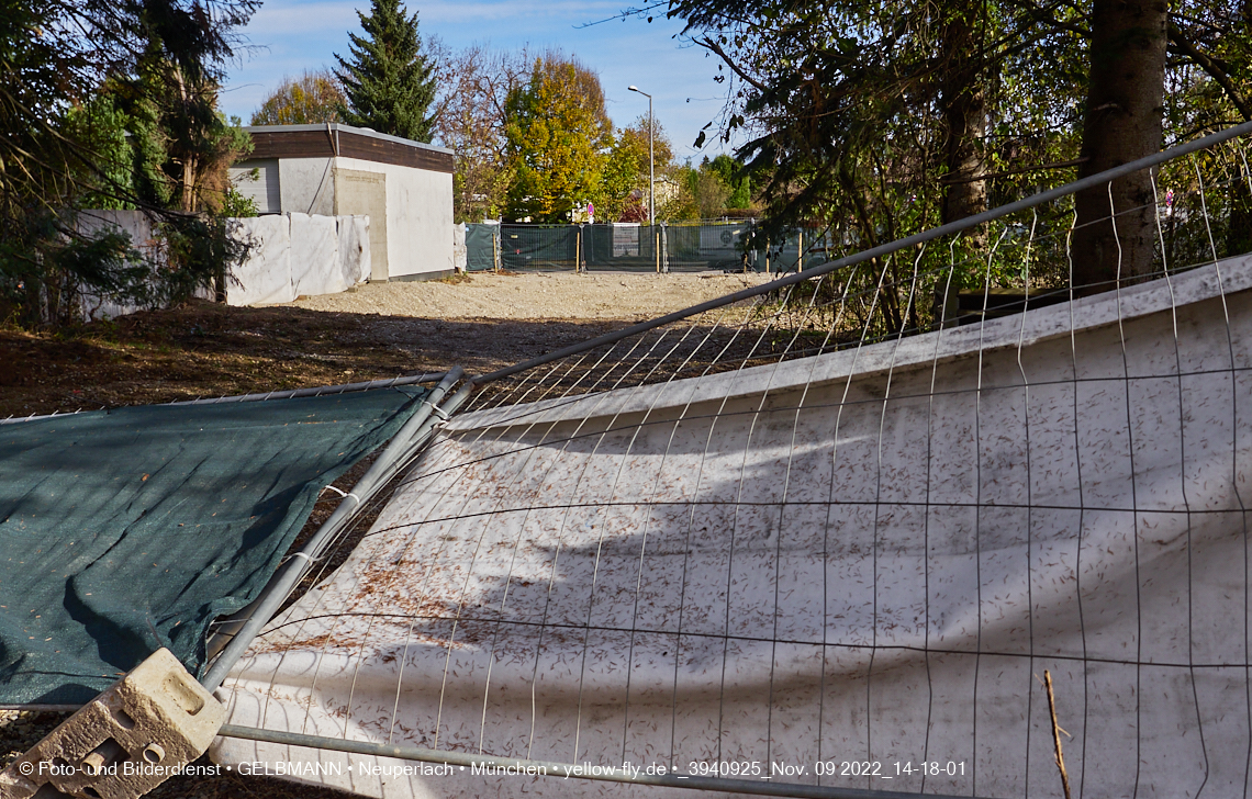 09.11.2022 - Abriss einer Villa am Hugo-Lang-Bogen 13 in Neuperlach-Trudering